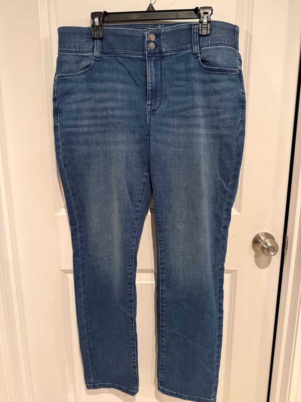 Women’s Nine West straight jeans